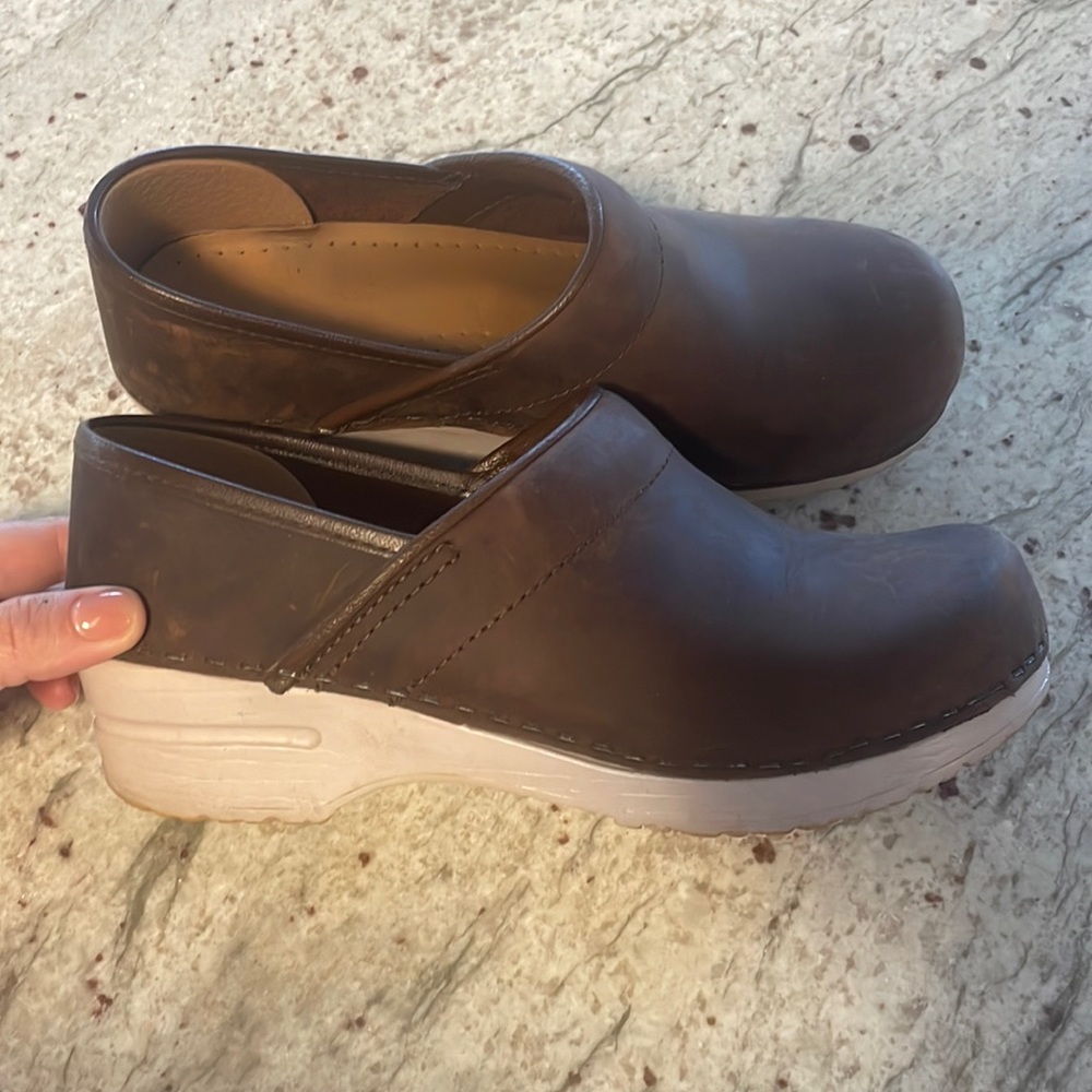Dansko Professional Nubuck Leather Size 7 Clog Anthropologie Free People